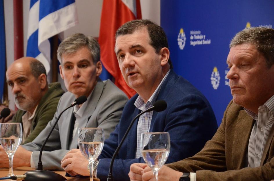 Capacitación repartidores Autoridades en conferencia