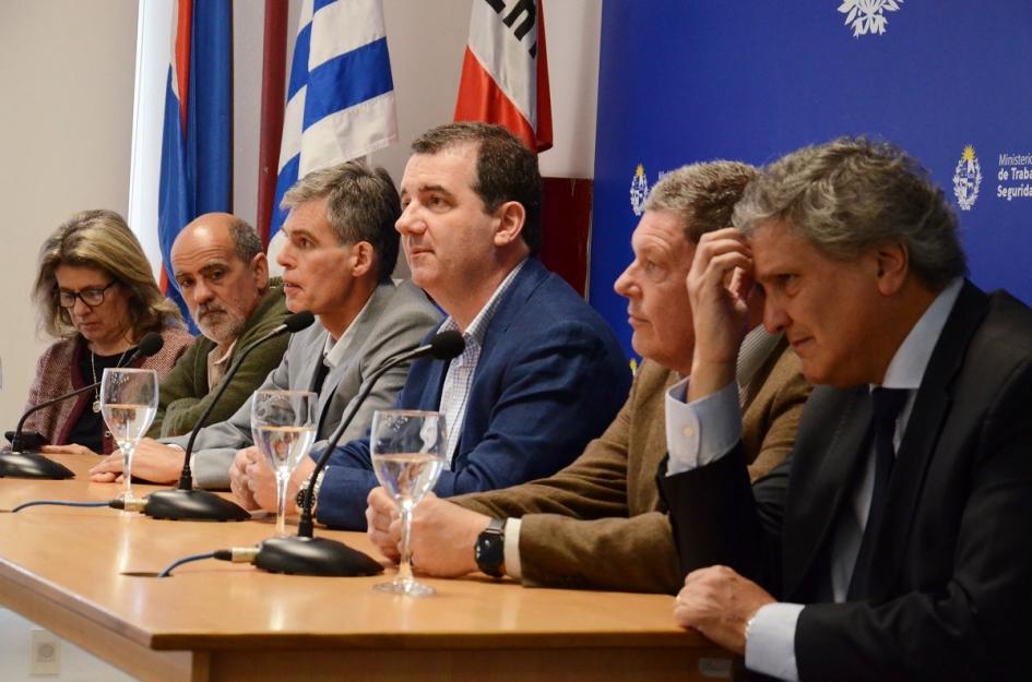 Capacitación repartidores Autoridades en conferencia