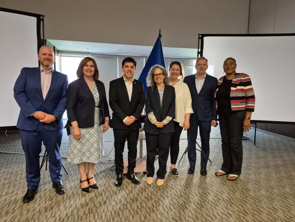 Reunión Preparatoria de la 20ª Reunión Regional Americana de OIT Delegados de gobiernos de Canadá, República Dominicana, El Salvador y directora regional de OIT