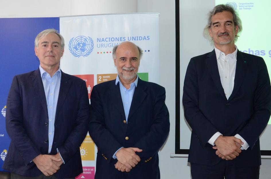 ministro Pablo Mieres, Pablo Ruiz Hiebra (ONU), y Fabio Bertranou (OIT) Presentación de estudio sobre Servicios Globales