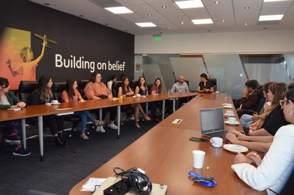 Primer grupo de mujeres ingresa a empresa por proyecto "Mujeres en el sector TI" Mujeres formadas en TI, Daniel Pérez, equipo de DINAE y TATA