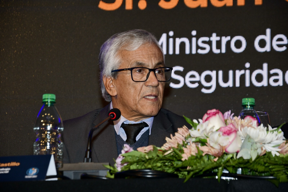 Juan Castillo exponiendo en Seminario
