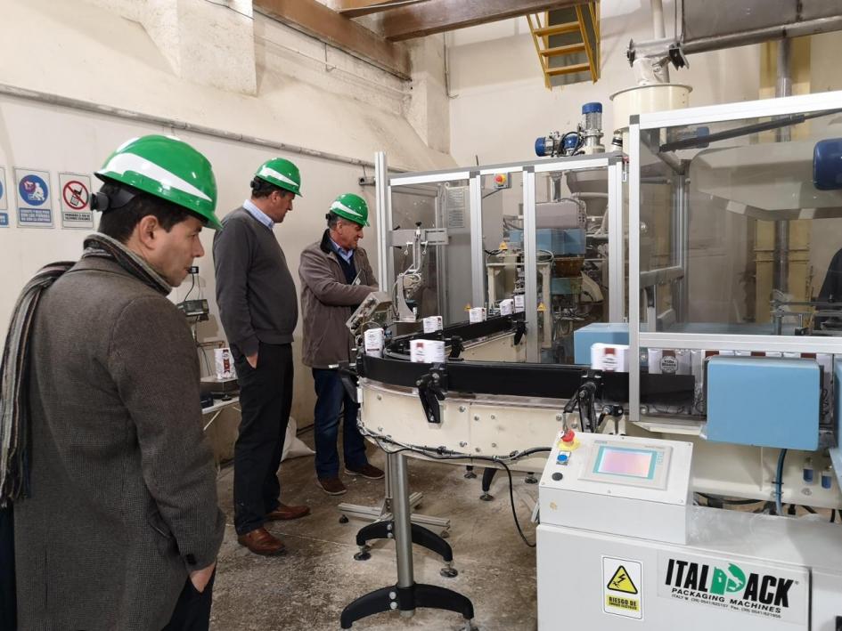 Ministro y director de Empleo en Molino de Dolores Visita de autoridades a Soriano y Río Negro