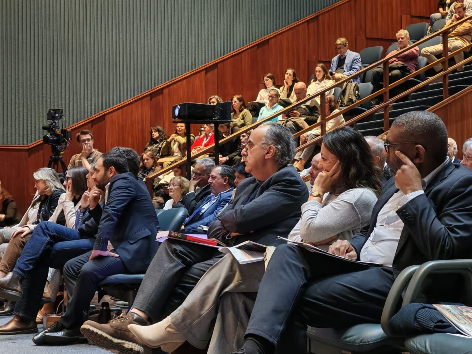 Hugo Barretto en la apertura del 6.º Encuentro Nacional de Cooperativas Hugo Barretto en la apertura del 6.º Encuentro Nacional de Cooperativas
