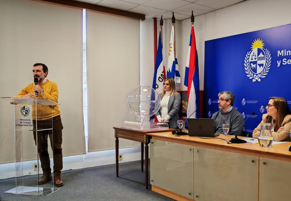 Sorteo de la segunda edición de Uruguay Impulsa Director general de INEFOP, Miguel Venturiello