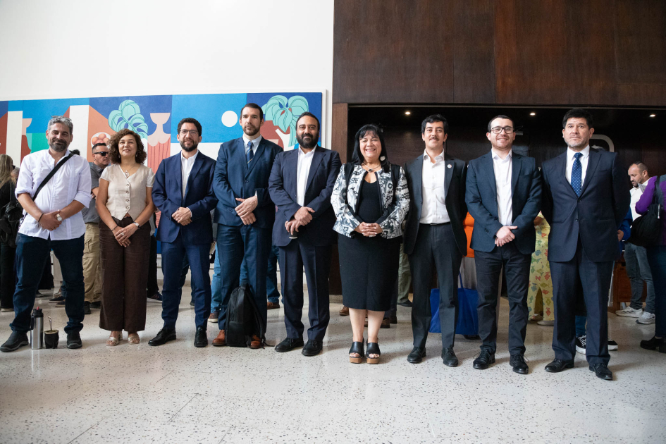 Uruguay expuso en Chile su experiencia de negociación colectiva y diálogo social en la construcción Autoridades Chilenas y delegación uruguaya en seminario tripartito