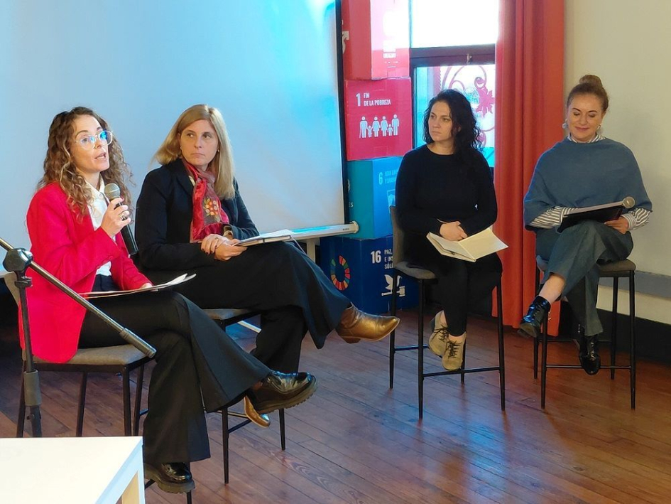 Panel tripartito de comentarios