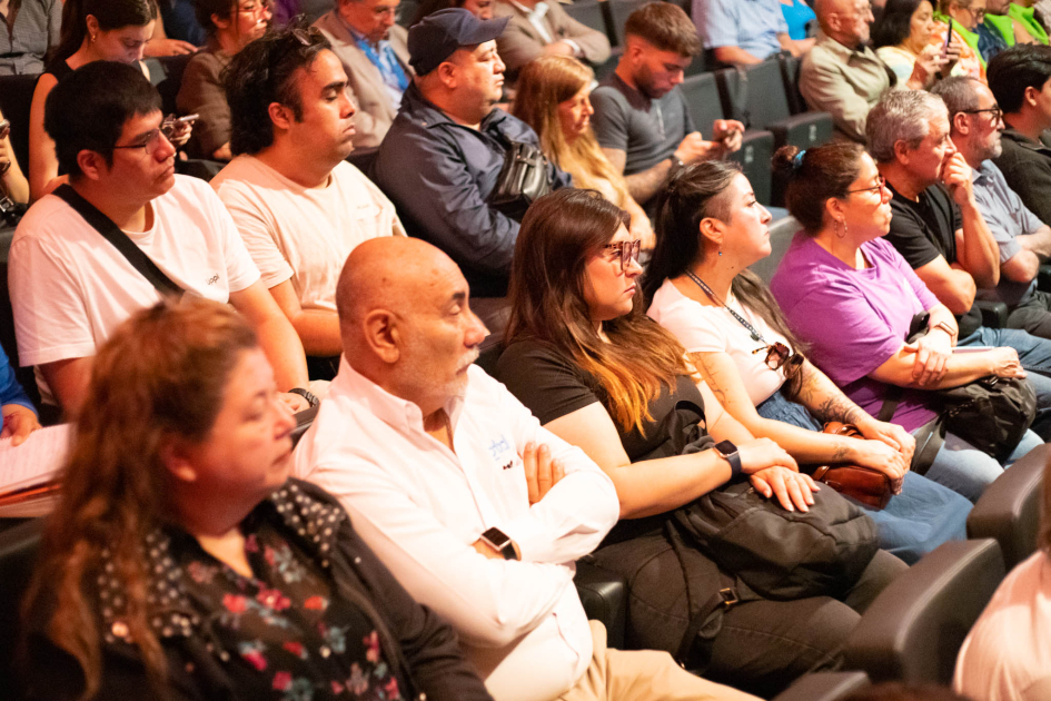 Uruguay expuso en Chile su experiencia de negociación colectiva y diálogo social en la construcción 230 personas participaron del seminario tripartito