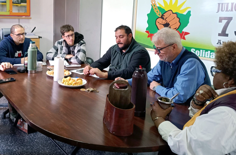DINASS fortalece el diálogo social para proteger el empleo en Paysandú Di Doménico y Villagra se reunieron con el Sindicato de Obreros y Empleados de Norteña