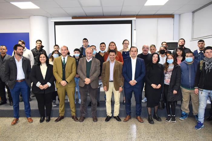 Bienvenida a 41 participantes del programa Accesos del MIDES Autoridades y participantes del programa
