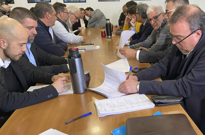 Se firmó acuerdo en la Salud, comprende a más 76 mil personas trabajadoras Firma del acuerdo en la Sala Barbagelata