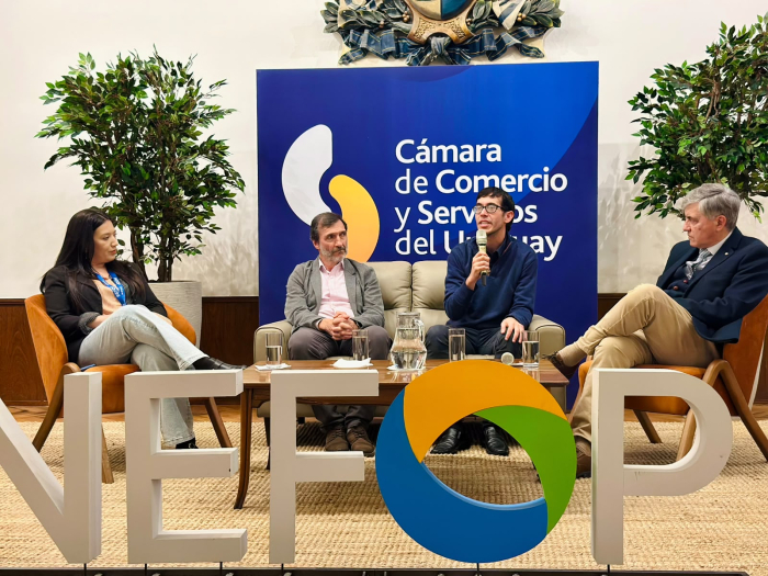 Encuentro nacional de comités locales y departamentales de INEFOP Autoridades en la mesa