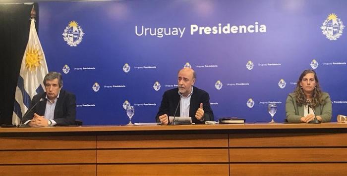 Conferencia de prensa con motivo del 1° de mayo Ministro Pablo Mieres junto al subsecretario Arizti y la directora Arlegui en conferencia de prensa