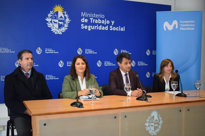 Firma de convenio entre MTSS y Fundación Telefónica Movistar Autoridades de MTSS y Fundación Telefónica