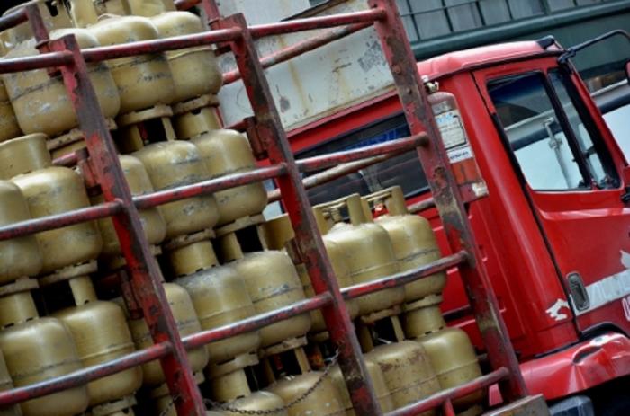 camión con garrafas de gas