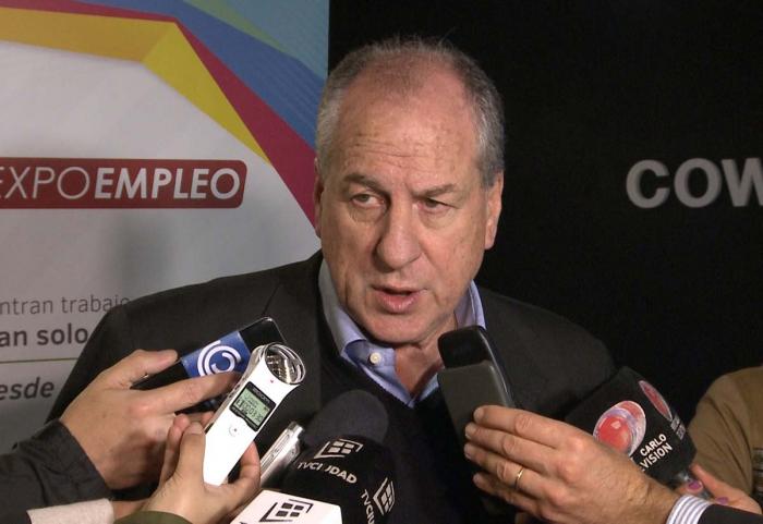 Ministro Murro declarando ante la prensa Ministro Murro declarando ante la prensa