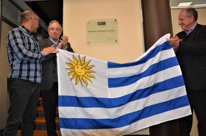 Ministro en acto en el edificio 25 de mayo