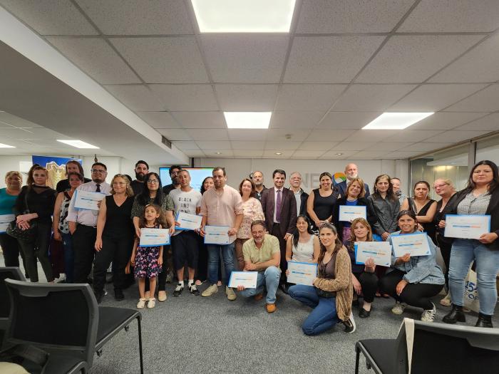Inefop entregó diplomas a egresados de Uruguay Certifica Autoridades y personas certificadas