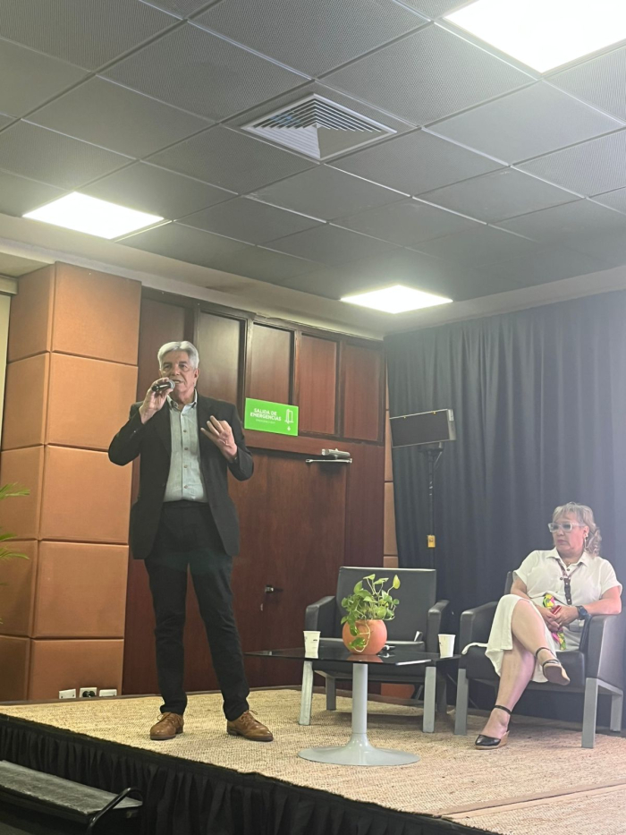 Puig durante su exposición