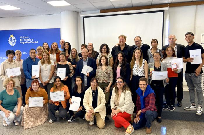 Pasantes, autoridades y equipo del MTSS