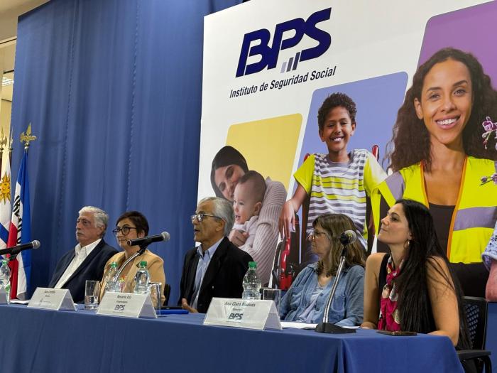 Ministro Juan Castillo y autoridades del BPS