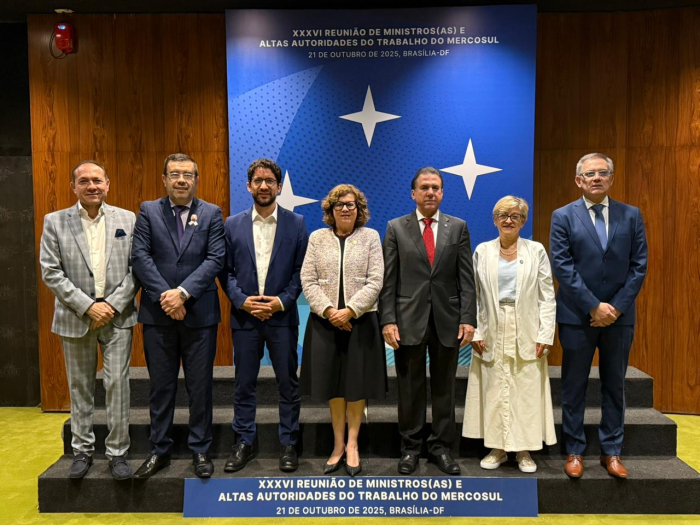 Uruguay promueve en el MERCOSUR agenda común por empleos verdes e igualdad salarial Autoridades durante el encuentro