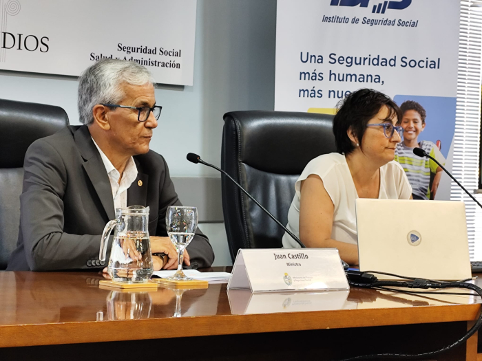La importancia de la gestión para garantizar el acceso a derechos de seguridad social Ministro Castillo y presidenta del BPS Jimena Pardo