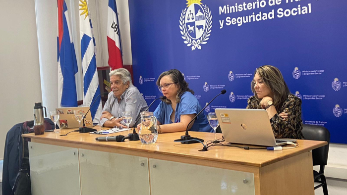 autoridades en la mesa