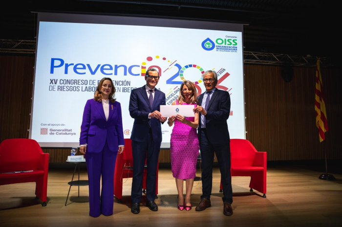 Castillo destacó en Barcelona el compromiso de Uruguay con una cultura preventiva en el trabajo Gina Riaño, Eddy Olivares Ortega, Yolanda Díaz y Juan Castillo en Prevencia 2026