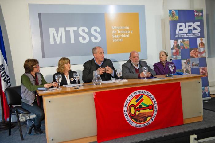 Conferencia con motivo del Día de la Trabajadora Doméstica Ministro Murro, presidente del BPS Heber Galli, representantes del Sindicato de Domésticas y de la Liga de Amas de Casa