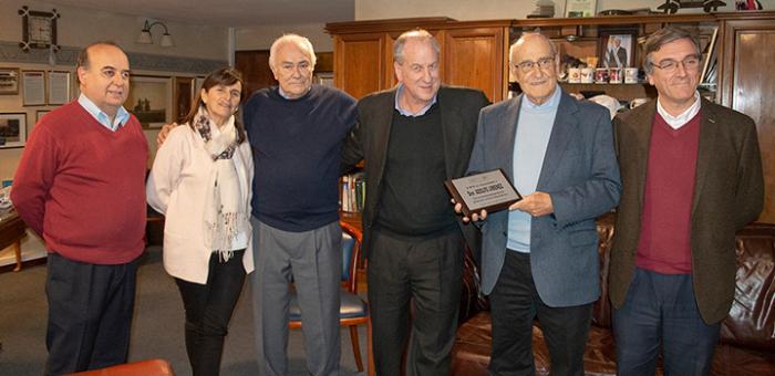 Ministro y equipo ministerial junto a Adolfo Jiménez en la sede del MTSS