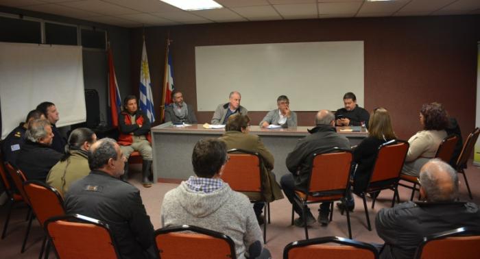 Imagen de la mesa de trabajo con comerciantes de Santa Lucía afectados por inundaciones