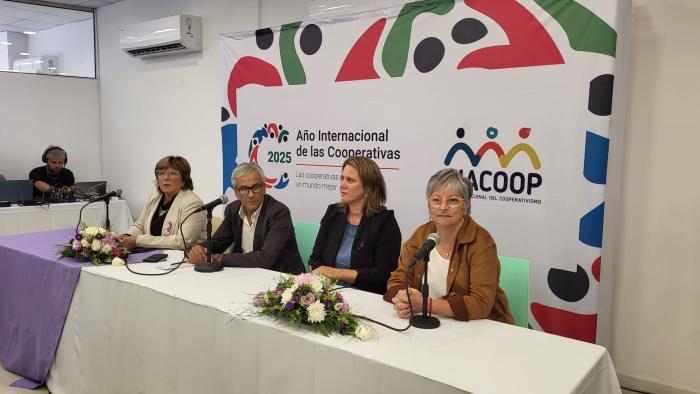 Nuevas autoridades en INACOOP Fernández, Castillo, Carretto y Fuentes en asunción de nuevas autoridades