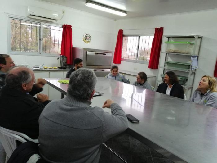 Ministro Murro reunido con referentes del Cadis y jóvenes empleados por Los Nietitos Ministro Murro reunido con referentes del Cadis y jóvenes empleados por Los Nietitos