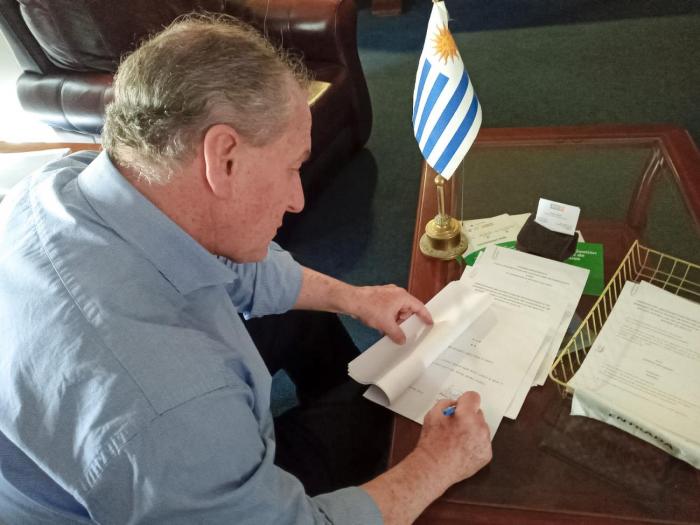 Murro acuerdo administrativo con Corea del Sur Ministro de Trabajo firmando acuerdo administrativo con Corea del Sur