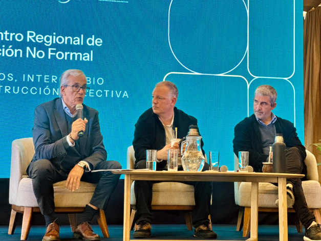 Ministro Castillo, Gabriel Quirici y Pablo Caggiani durante la presentación