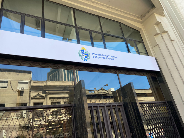 Fachada de la sede del Ministerio de la calle 25 de Mayo