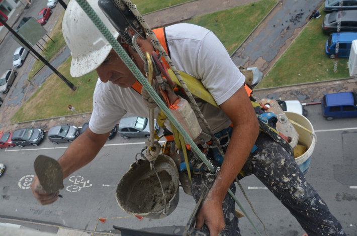Trabajo en altura de la industria de la construcción