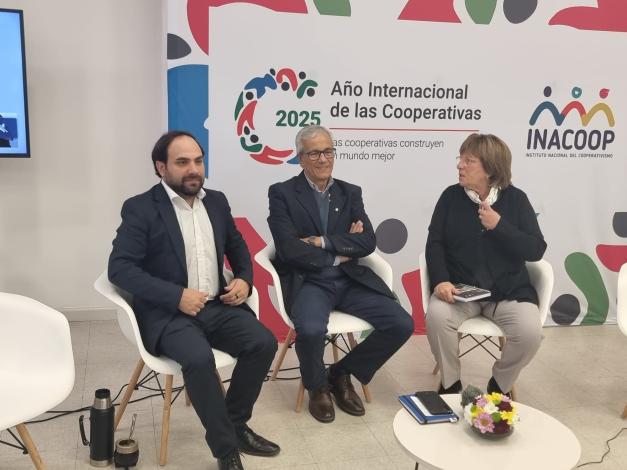 Gonzalo Civila, Juan Castillo y Graciela Fernández en apertura de la actividad