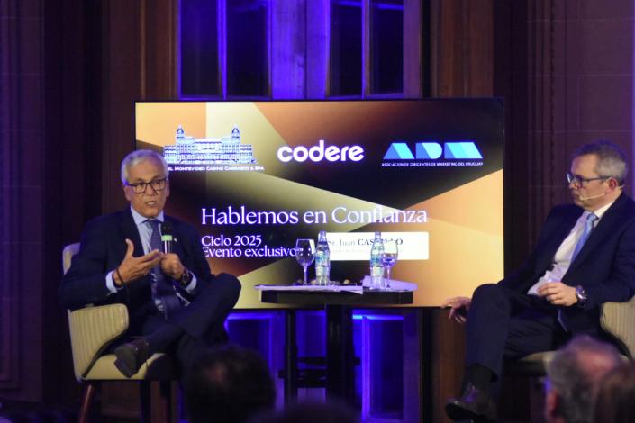 Ministro Castillo disertó en ciclo de ADM