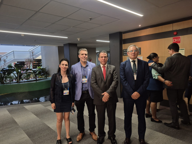 Delegación uruguaya con el ministro de Trabajo de Brasil