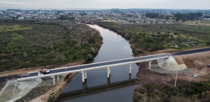 Nuevo puente de Carmelo visto desde arriba
