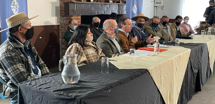 En firma de convenio social MTOP - Sociedad Los Coronillas