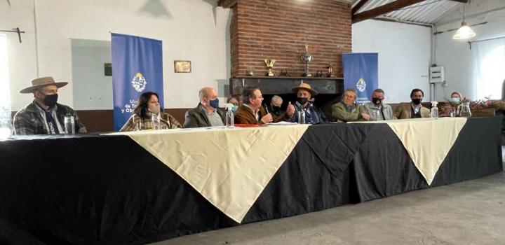 En firma de convenio social MTOP - Sociedad Los Coronillas