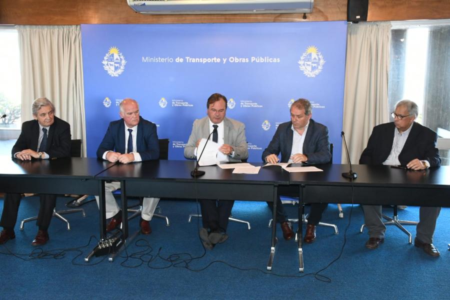 Firma de convenio entre Marco entre MTOP y Congreso de Intendentes