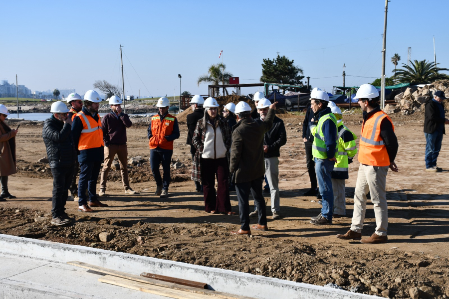 Recorrida de autoridades del MTOP por obras del Puerto de Punta Carretas