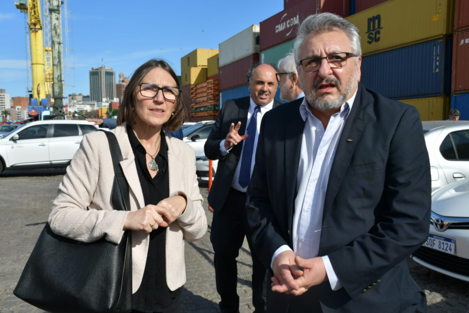 Arribó al puerto de Montevideo el buque Gran Nigeria con 50 ómnibus eléctricos