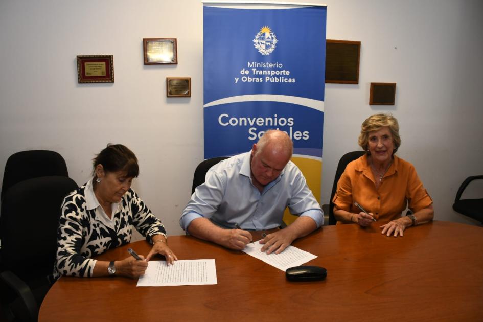 Firma de convenio social con Fundación Nuestro Camino Firma de convenio social con Fundación Nuestro Camino