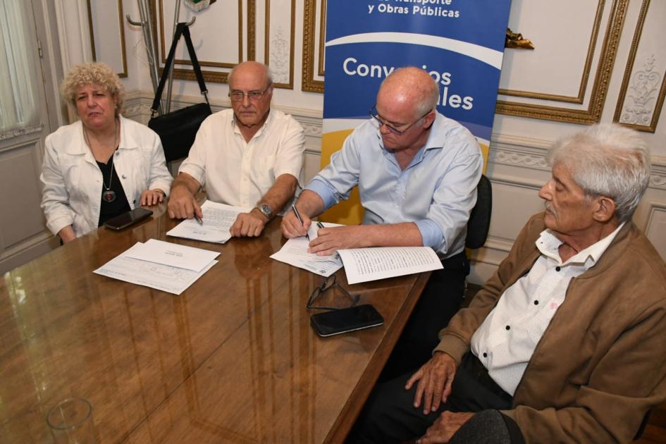 Firma de convenio social con A.JU.PE Firma de convenio social con A.JU.PE