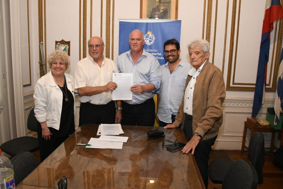 Firma de convenio social con A.JU.PE Firma de convenio social con A.JU.PE